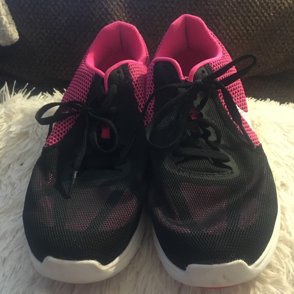 Nike Revolution 3 running shoes